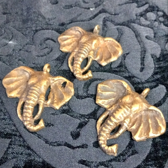 Pendent *3 small Brass Elephant 🐘 Needs a rope to hang  around Ur Neck - Picture 1 of 3